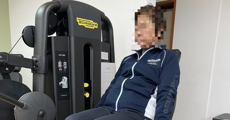 レッグカールマシンでトレーニングする様子｜水口・甲賀市のジムで始める60代・70代の筋トレ